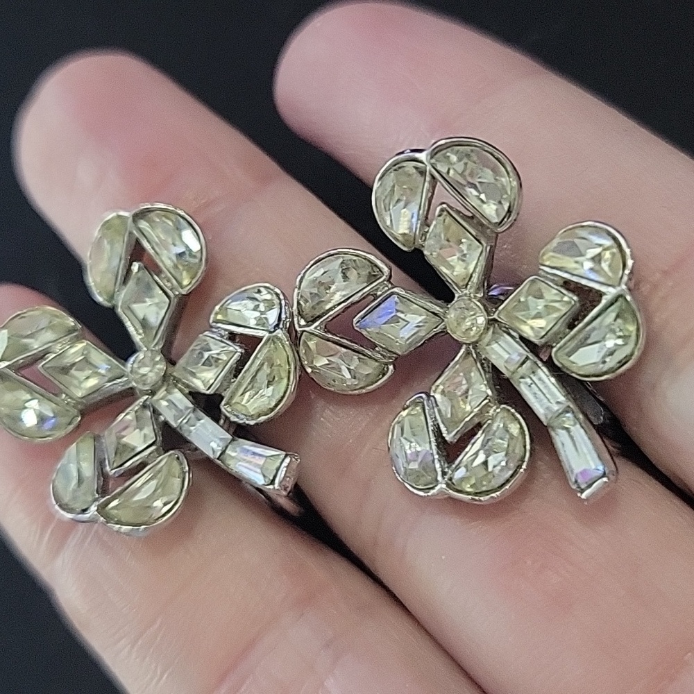 🎁 Vintage Trifari four leaf clover clip on earrings - Picture 3 of 6